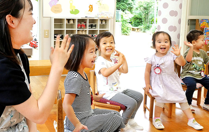 音楽に合わせてリズム遊び