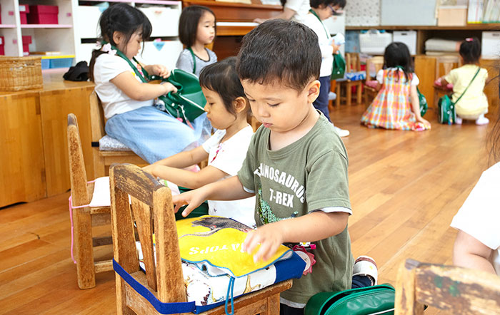 自分の持ち物を整えます。